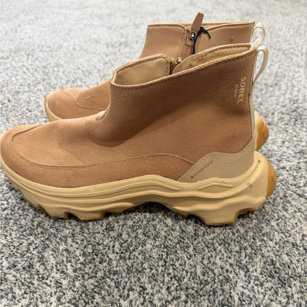 Sorel boots - Picture 2 of 4
